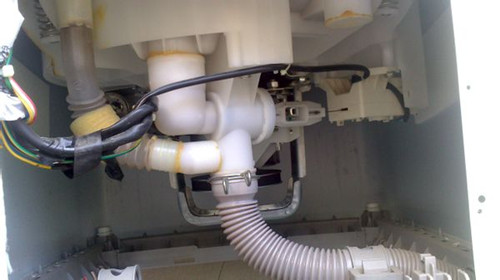 �pͰϴ�C����ˮ��ʲôԭ��