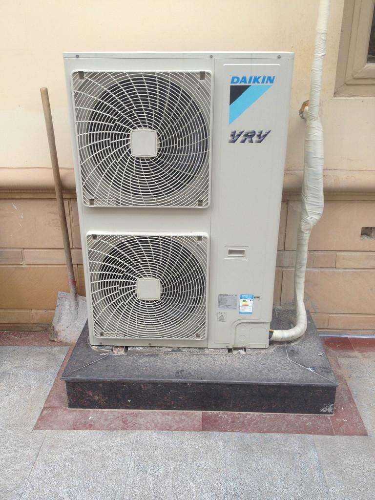 空調外機不出水什么原因