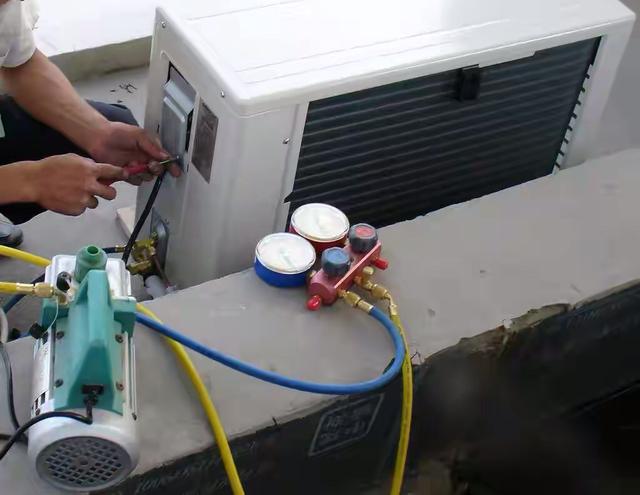 空調(diào)出風口滴水是什么原因