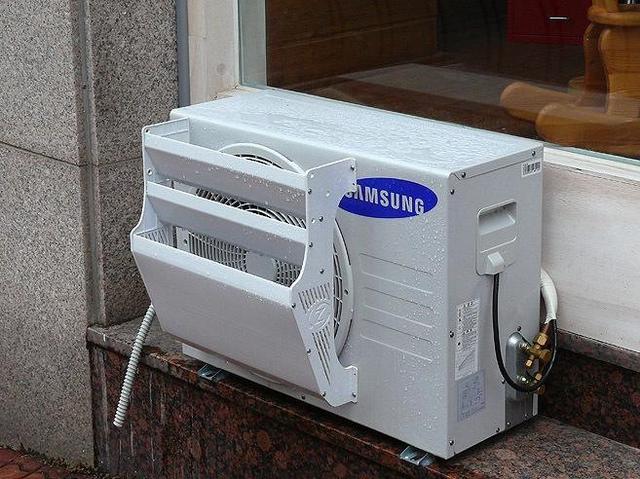 空調(diào)出風口滴水是什么原因