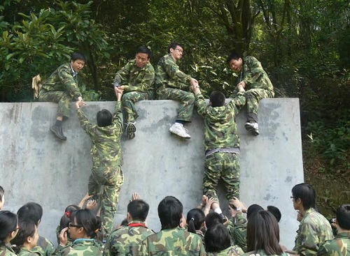 泉州石獅戶外拓展訓(xùn)練找哪家好?